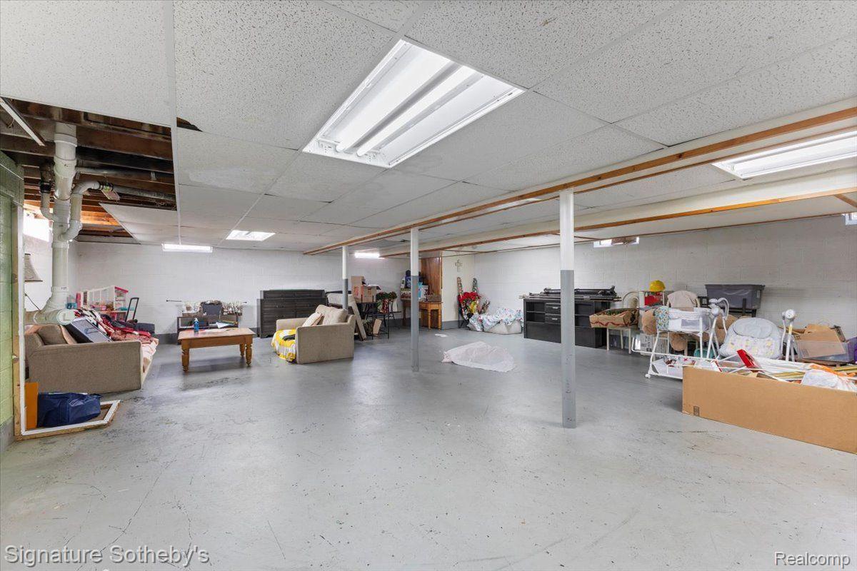 24500 LATHRUP Boulevard