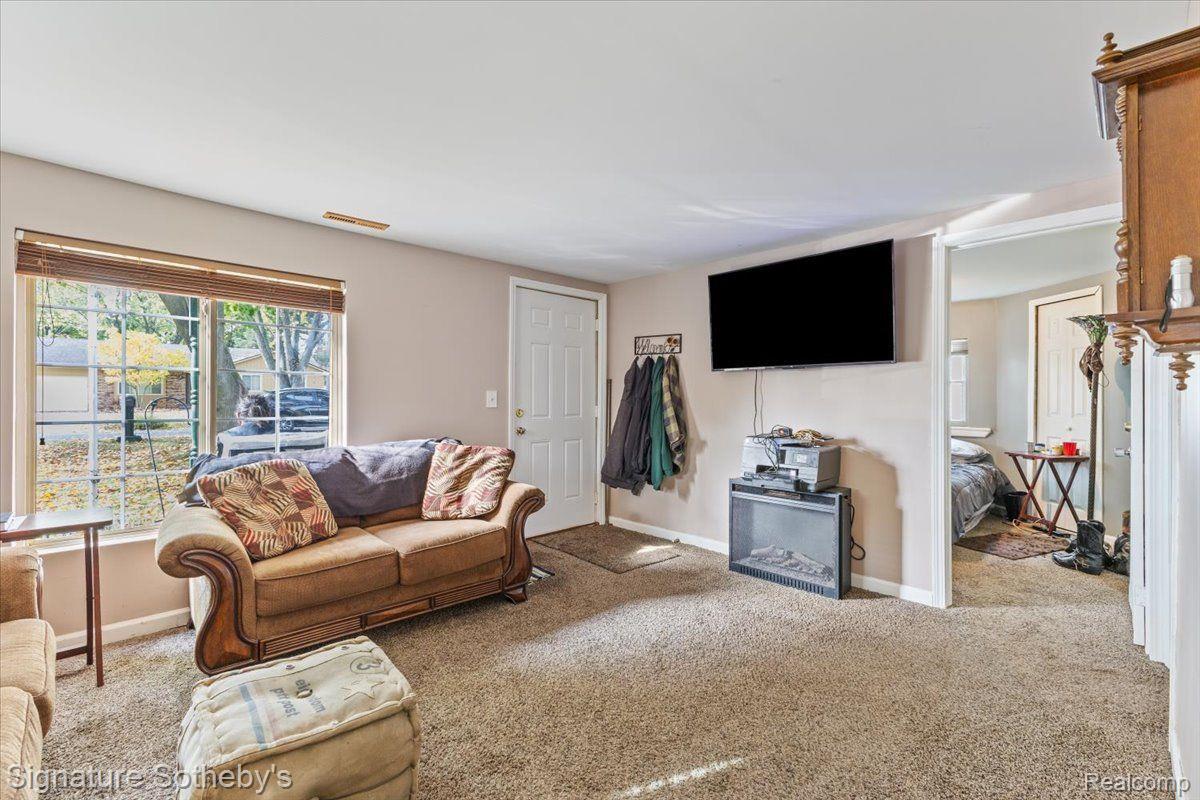 2745 WEAVERTON