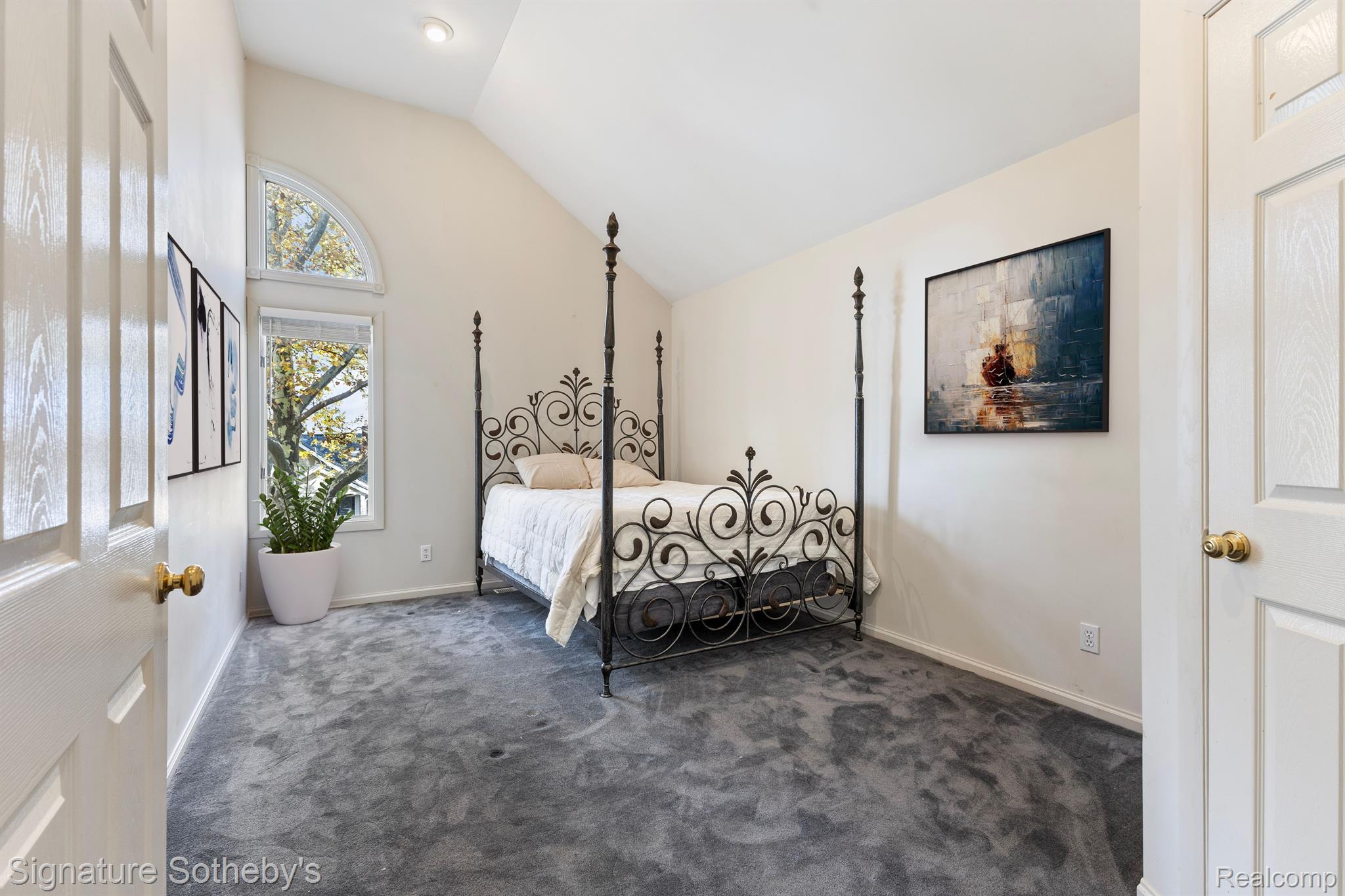 888 HUMPHREY AVE