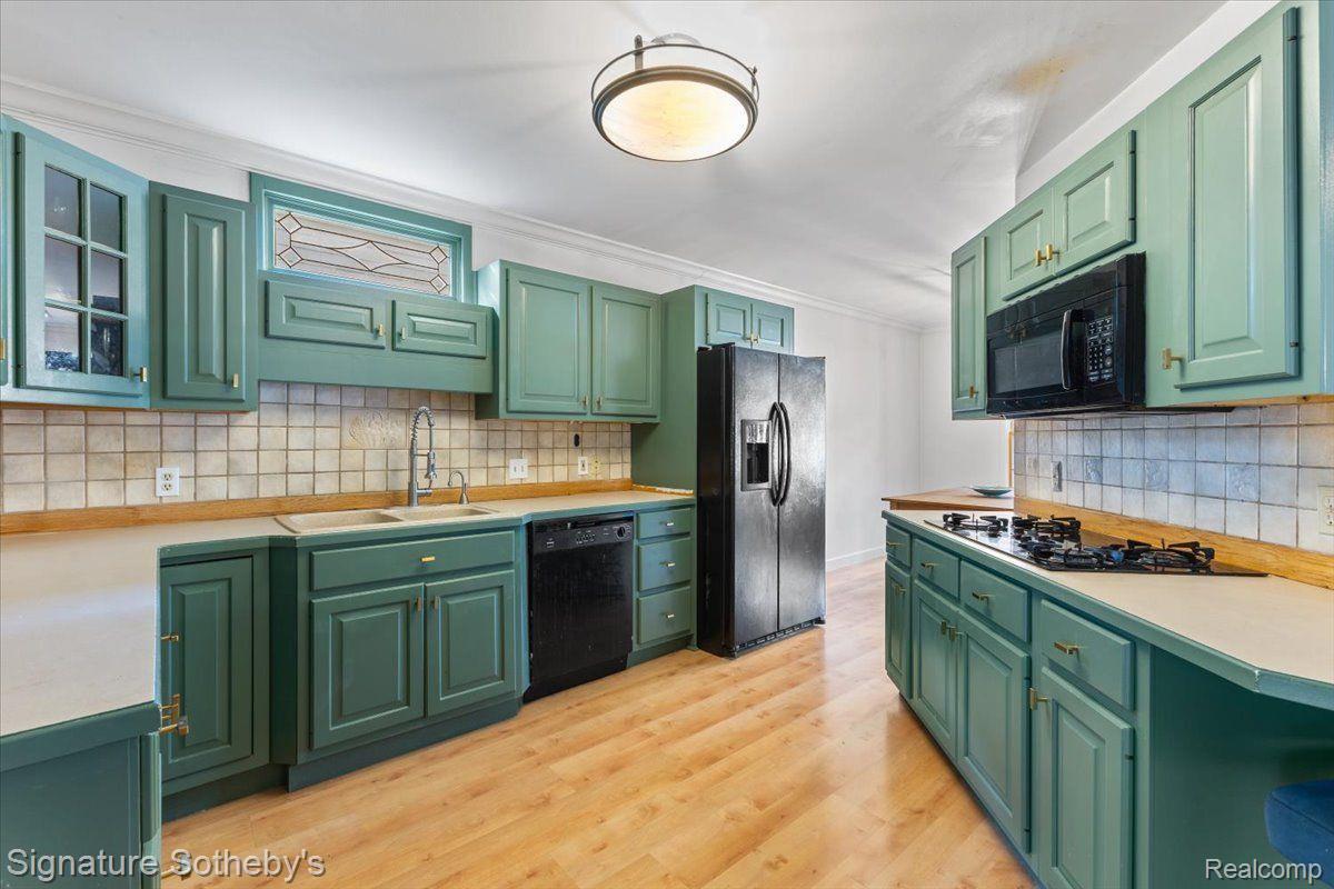 888 HUMPHREY AVE
