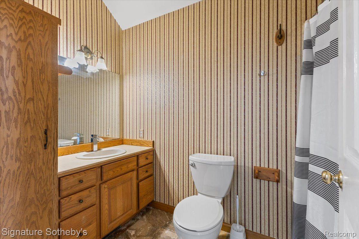 888 HUMPHREY AVE