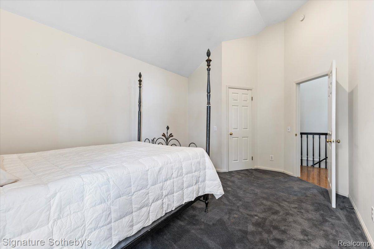 888 HUMPHREY AVE
