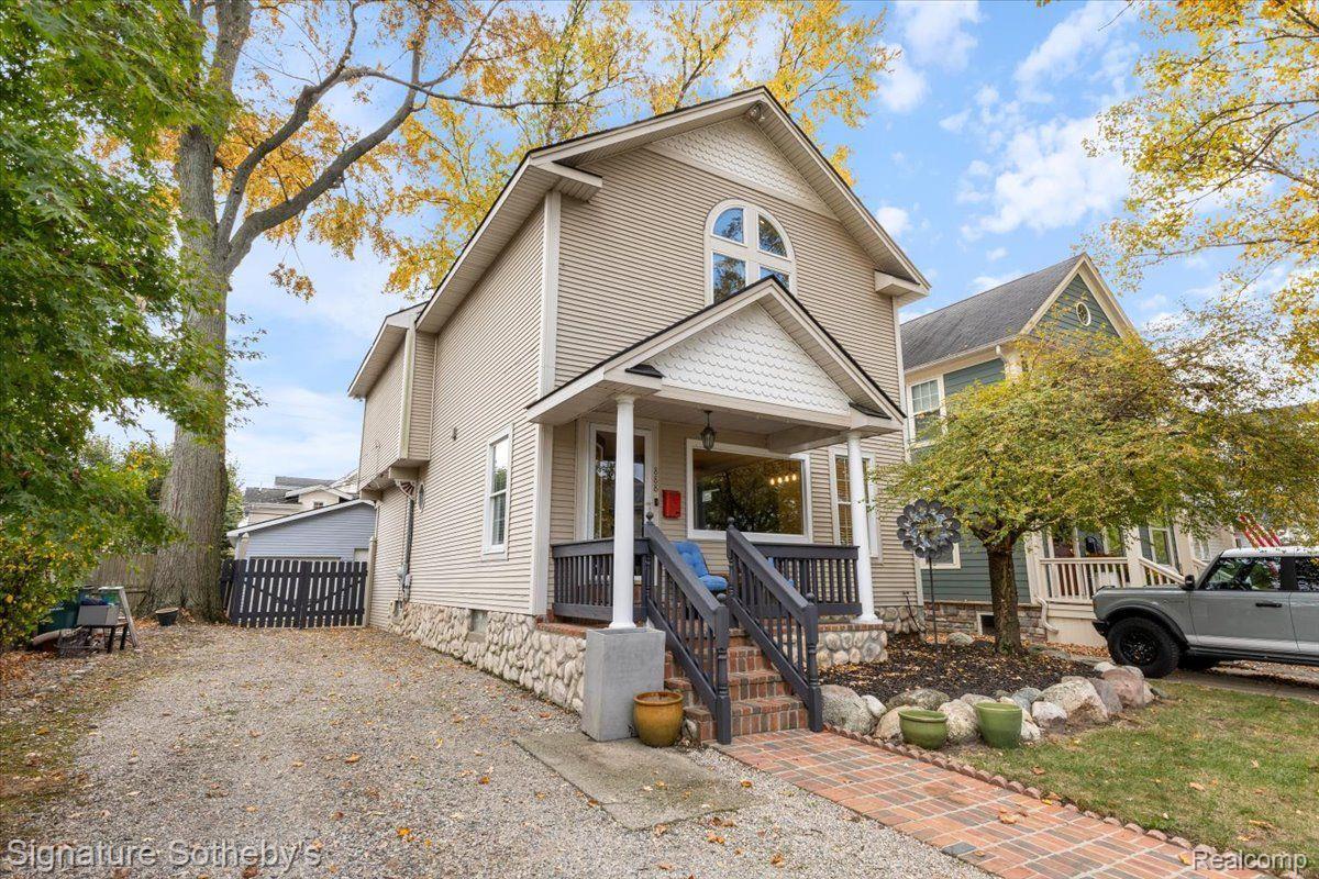 888 HUMPHREY AVE
