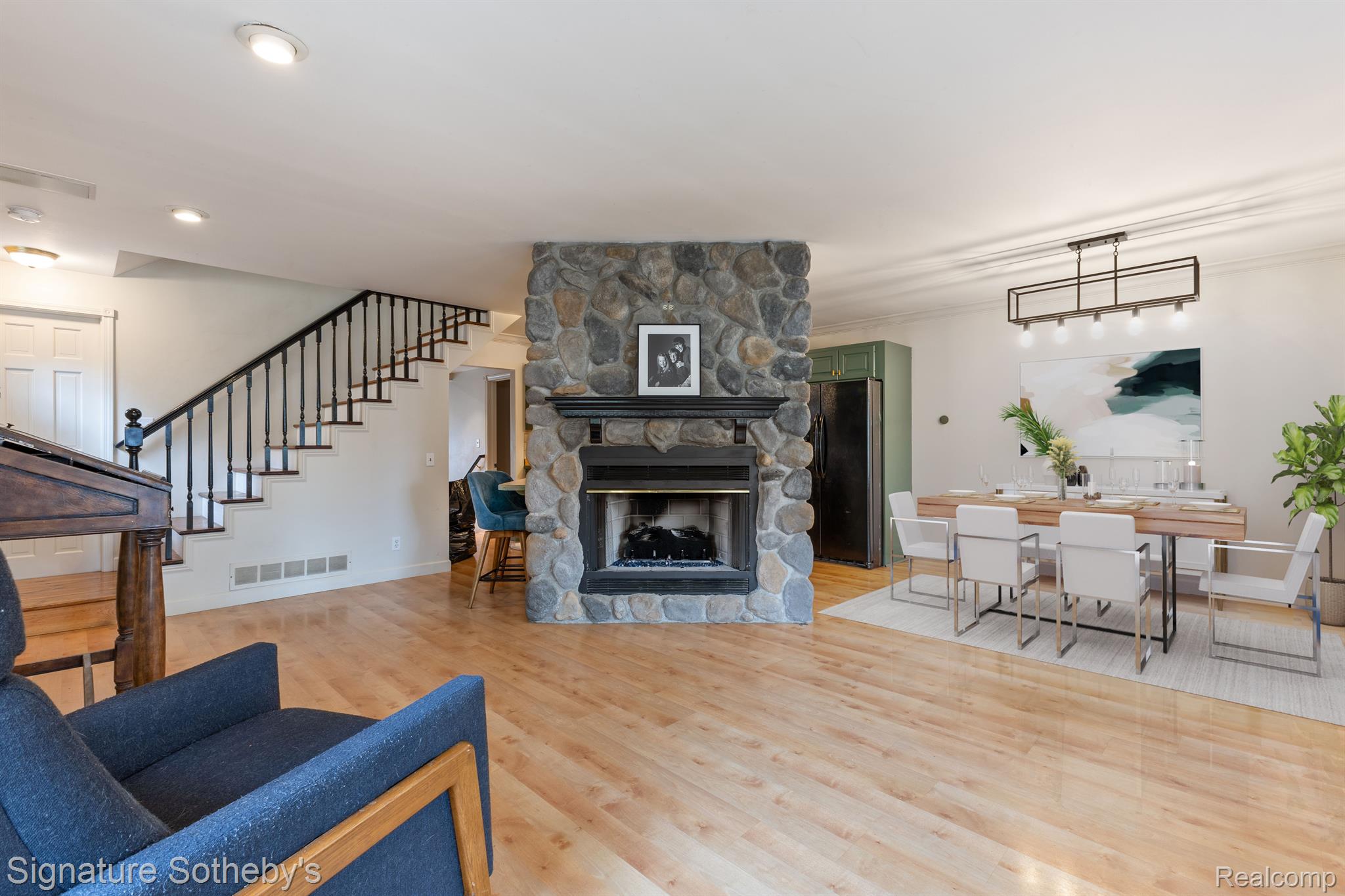 888 HUMPHREY AVE
