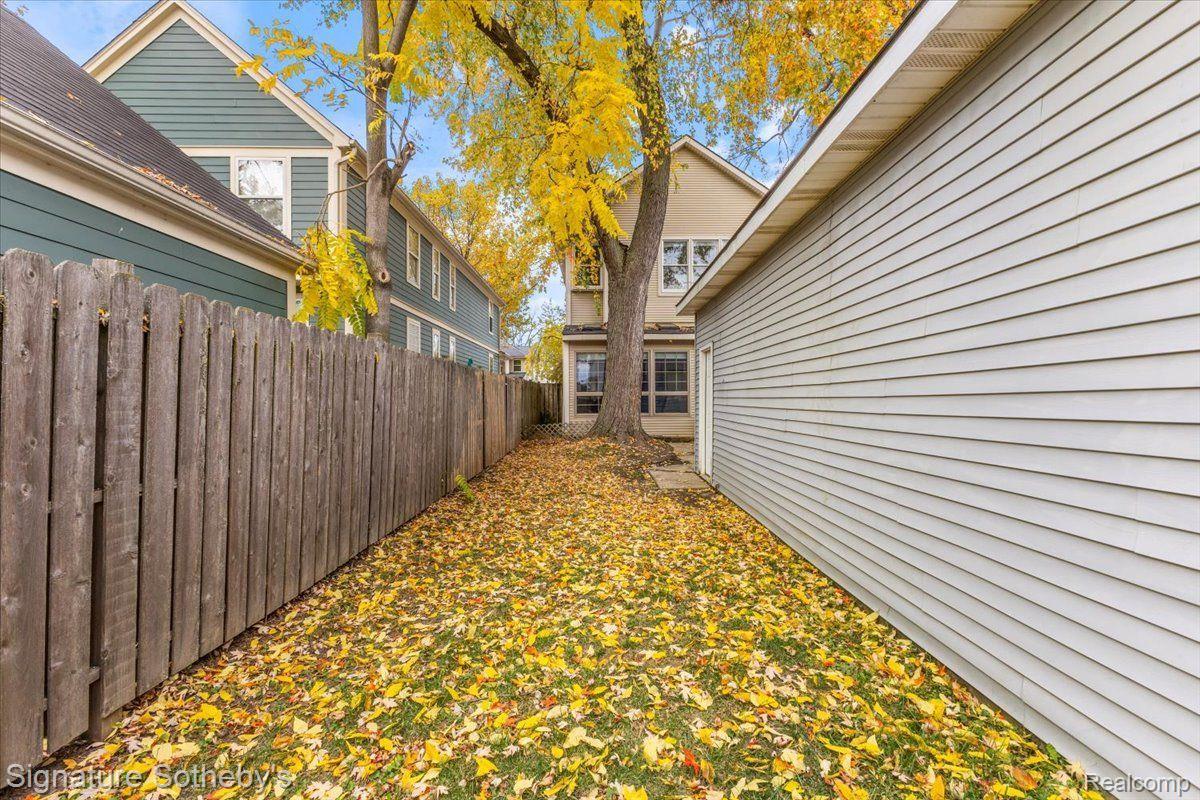 888 HUMPHREY AVE