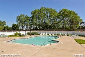27671 W Echo Valley