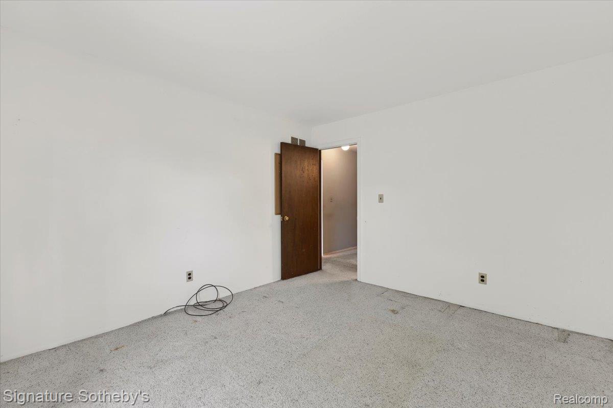 27671 W Echo Valley