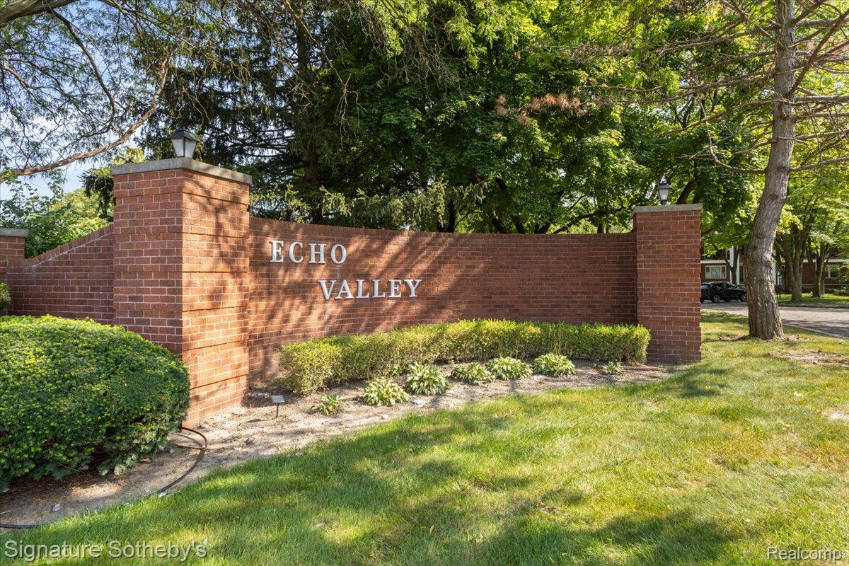 27671 W Echo Valley