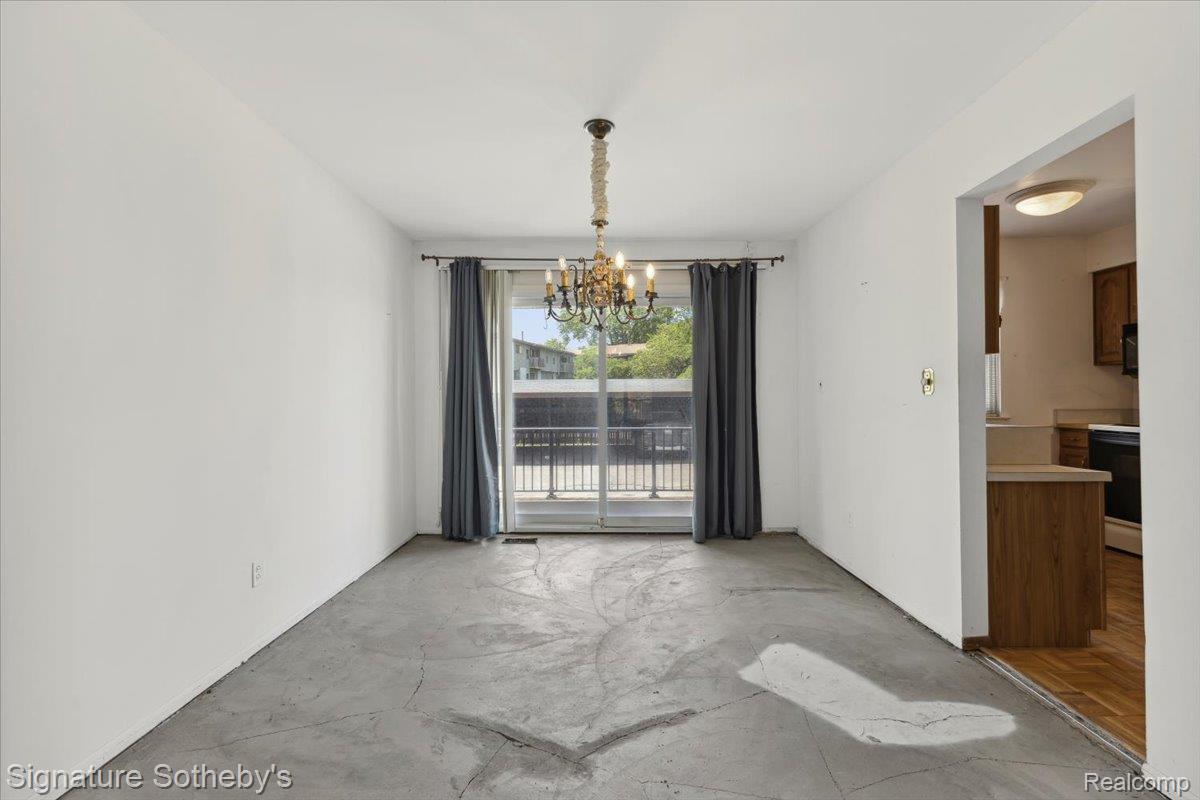 27671 W Echo Valley