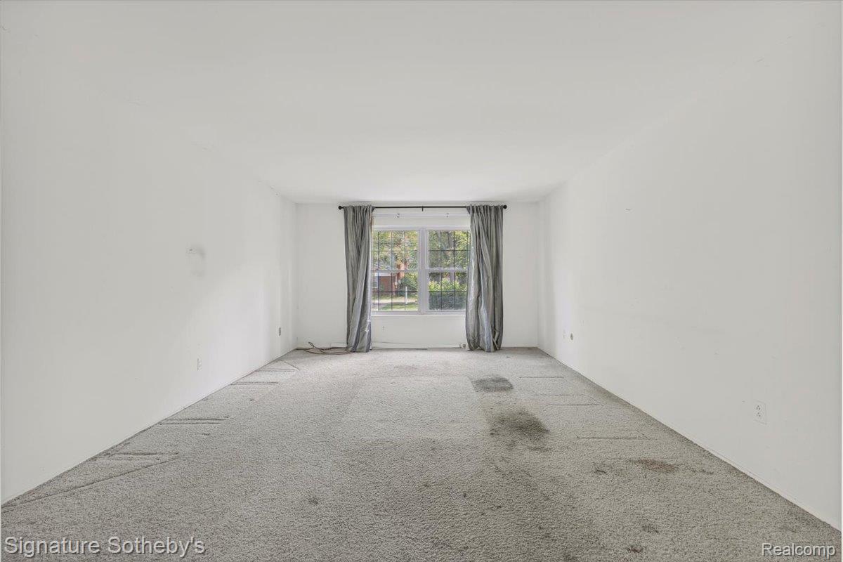 27671 W Echo Valley
