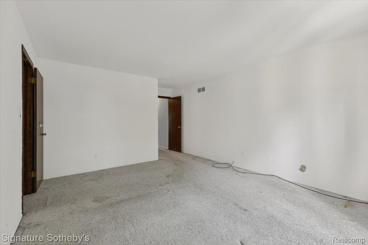 27671 W Echo Valley