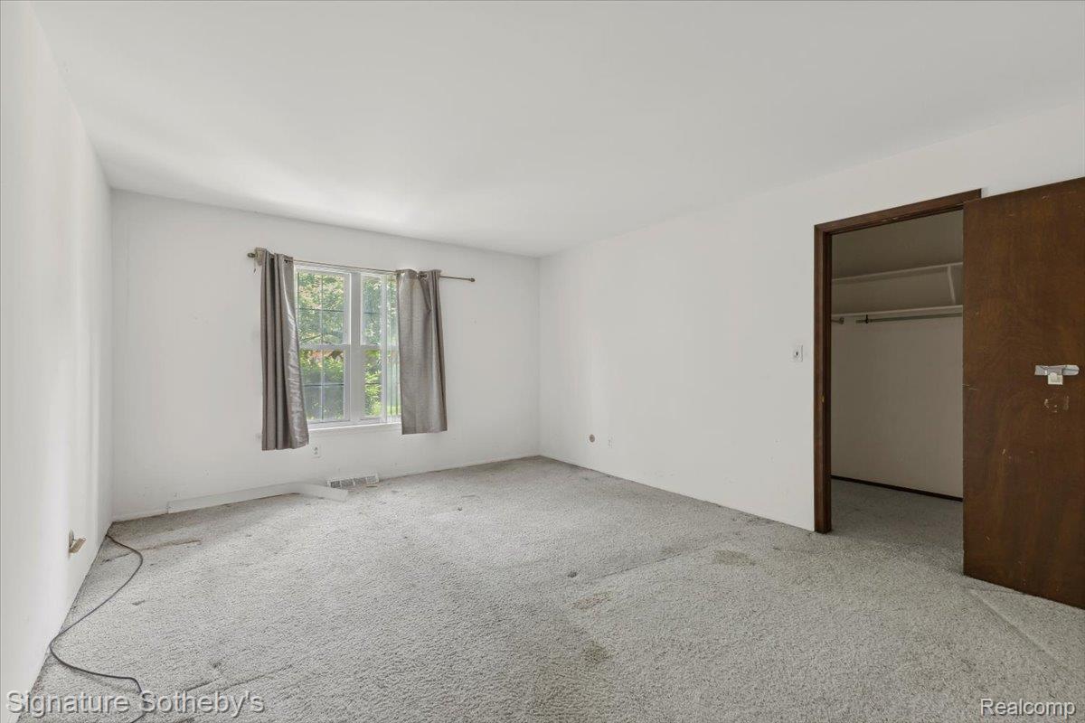 27671 W Echo Valley
