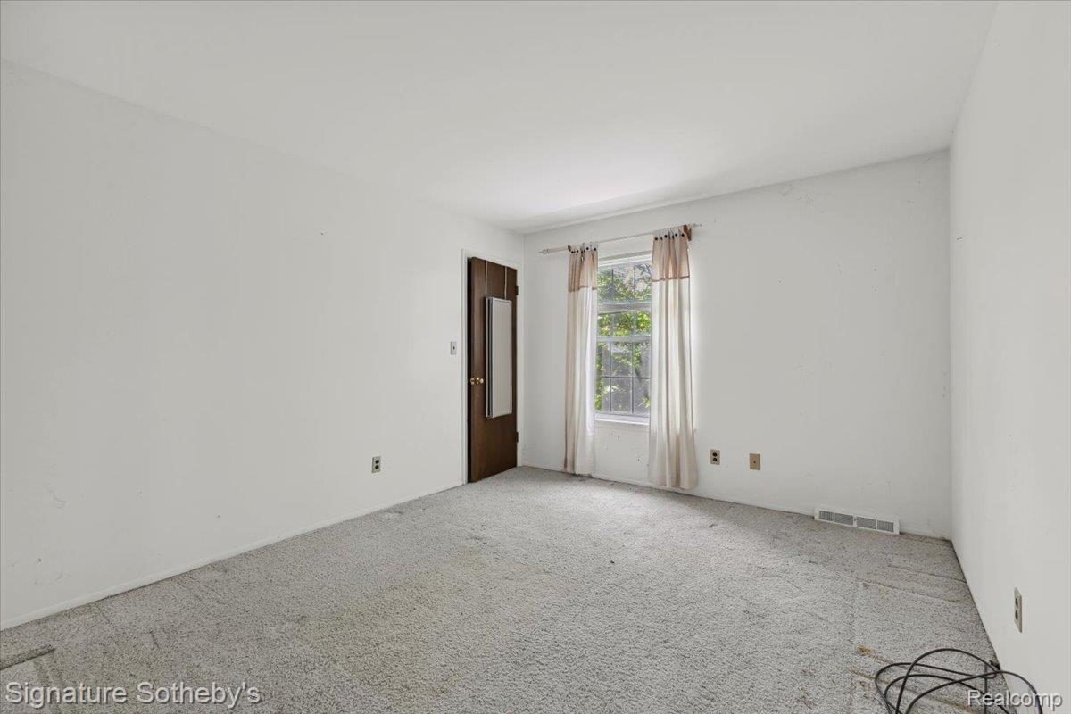 27671 W Echo Valley