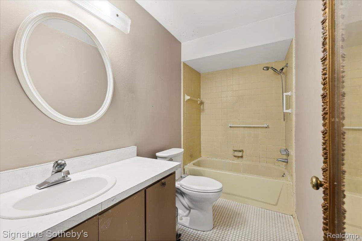 27671 W Echo Valley
