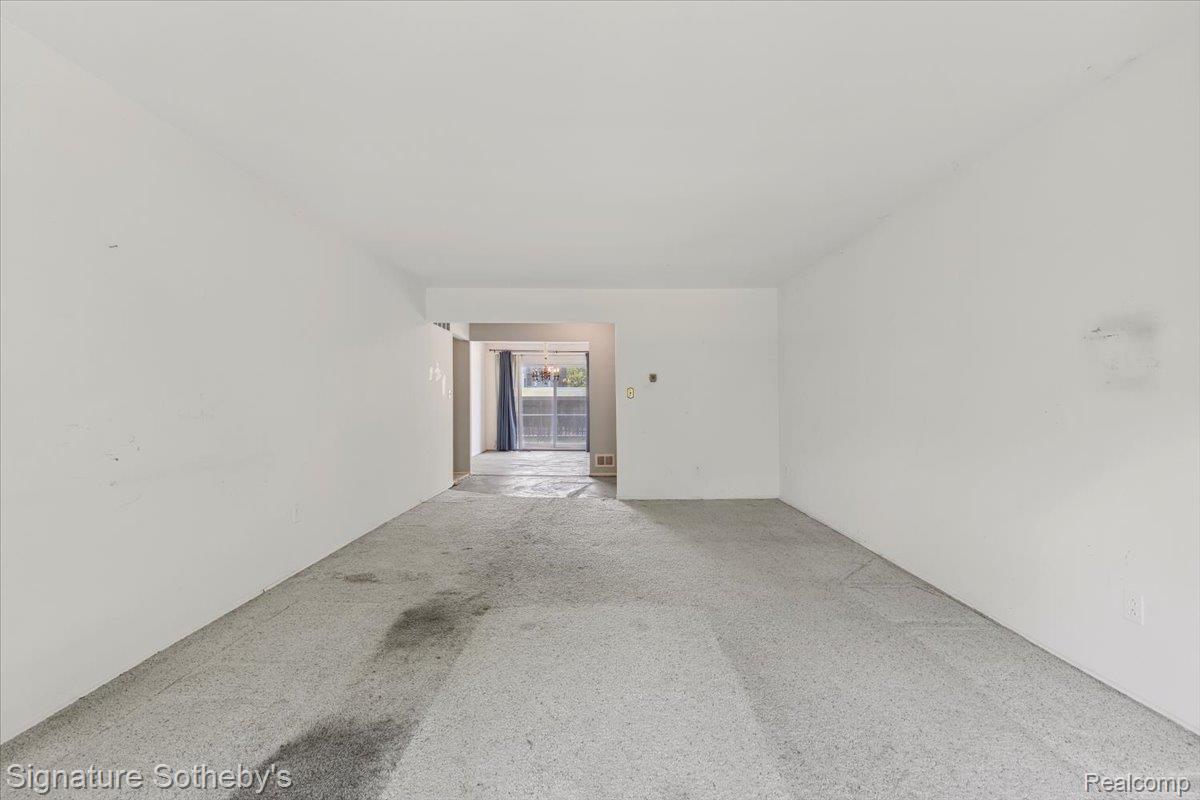 27671 W Echo Valley