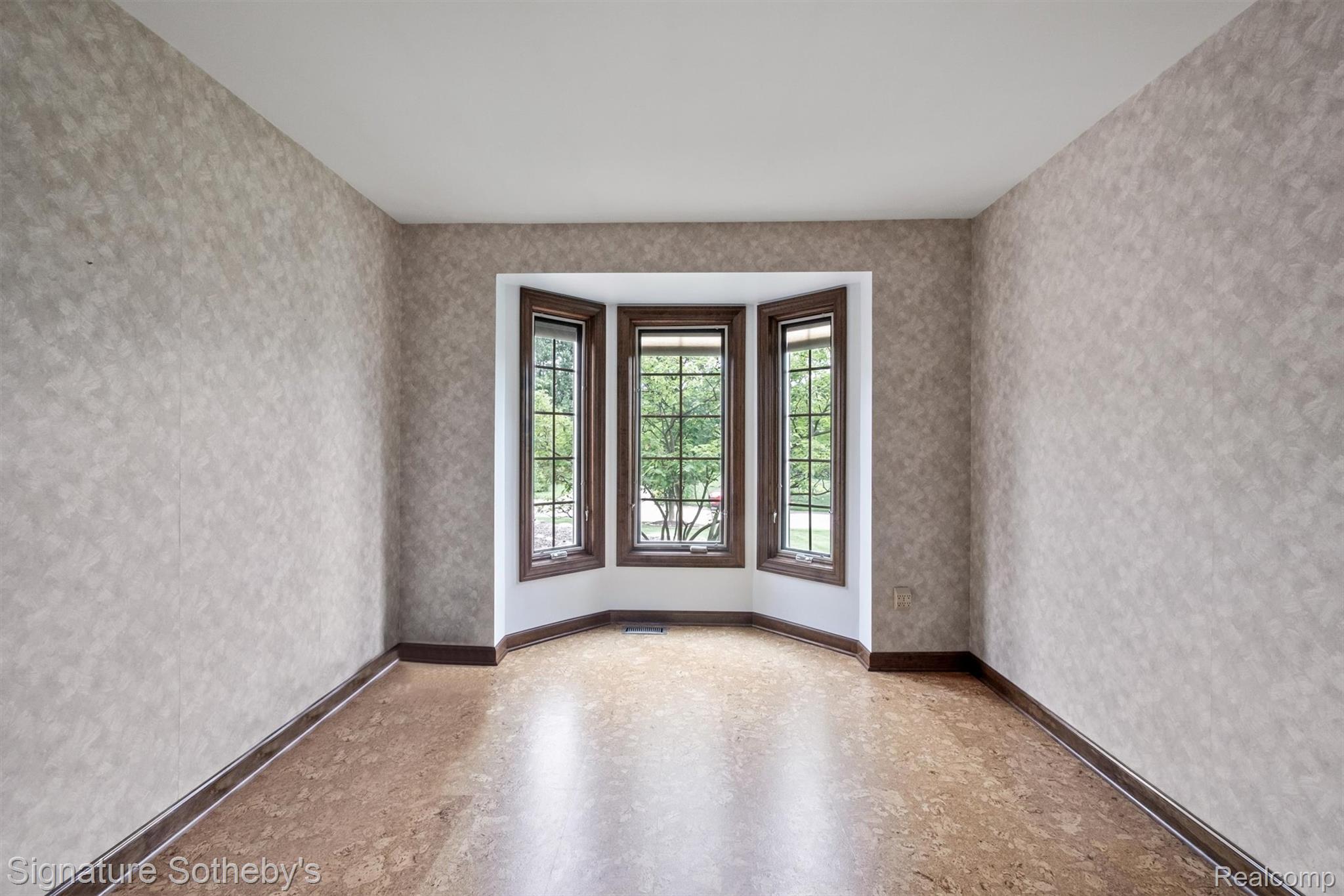 24525 Ridgeview Drive