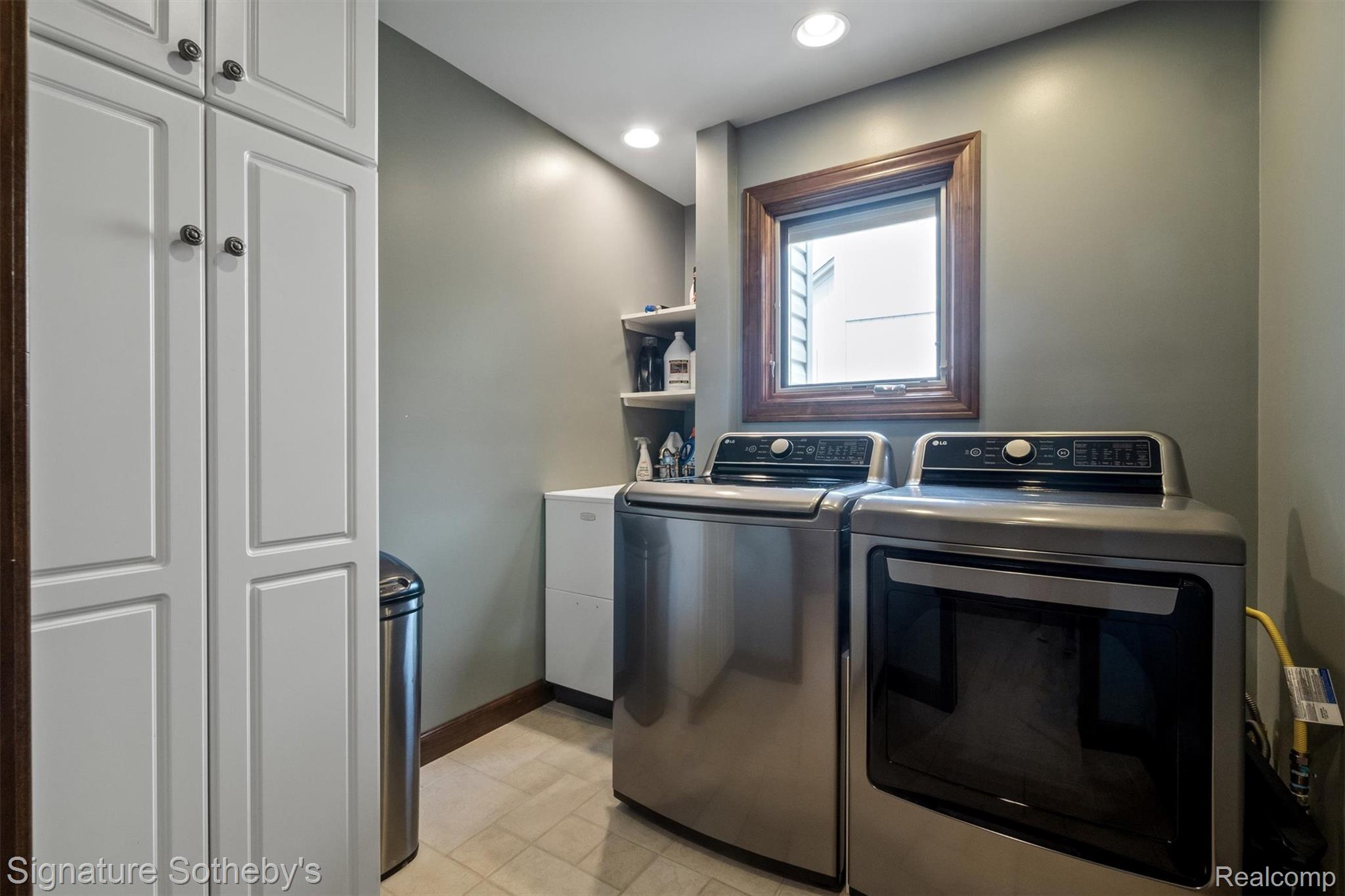 24525 Ridgeview Drive