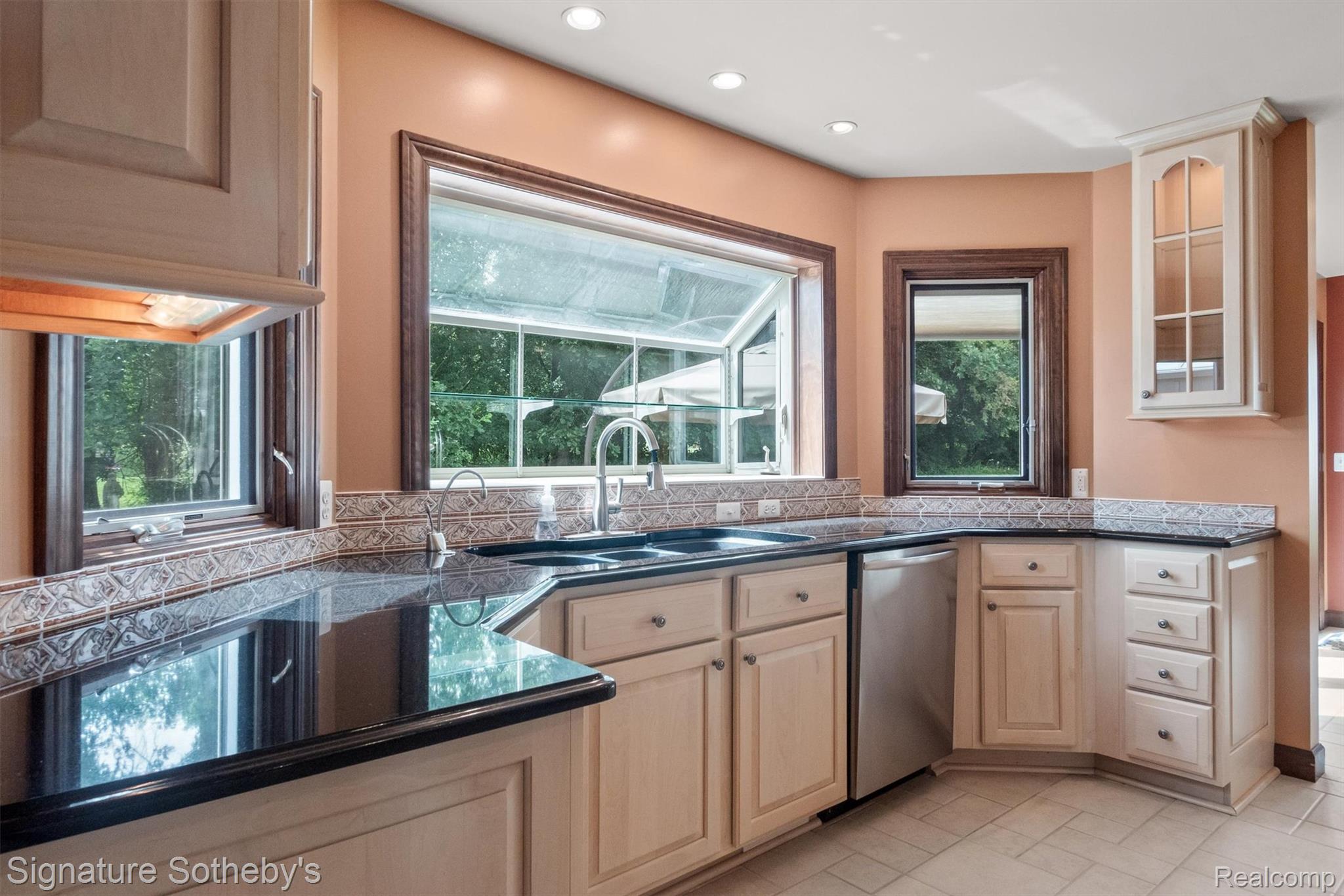 24525 Ridgeview Drive