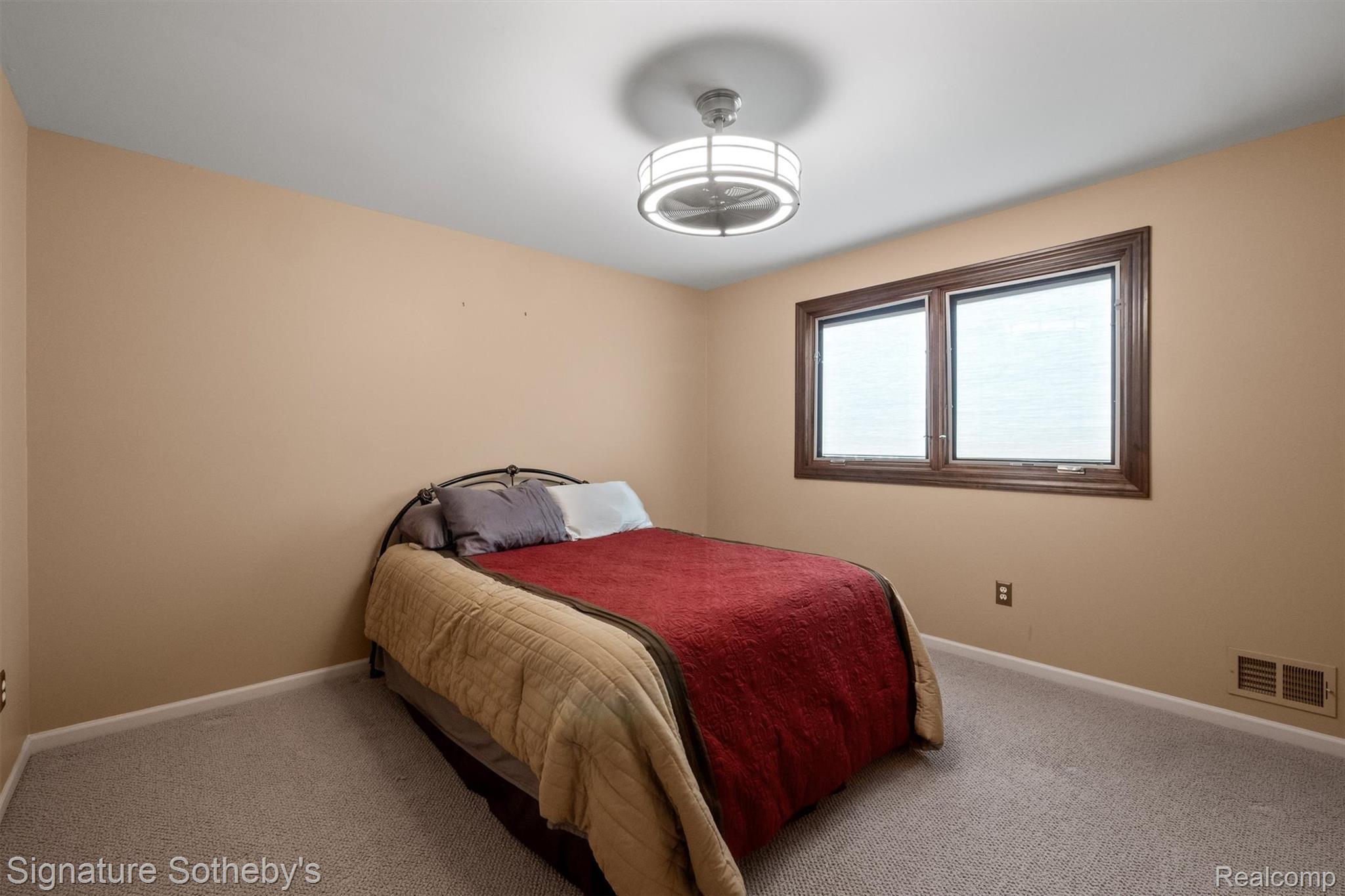 24525 Ridgeview Drive