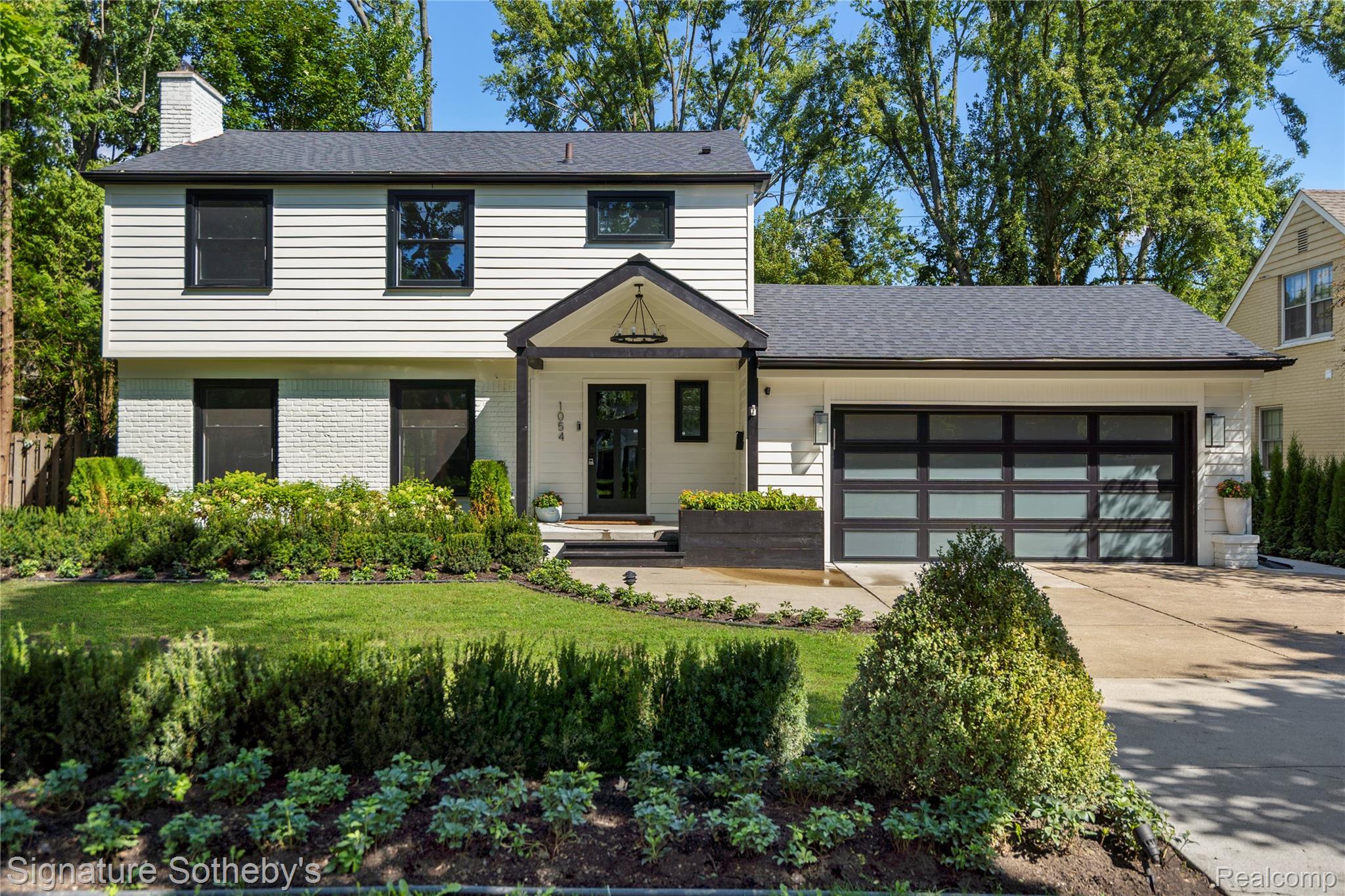 1054 Saxon Drive