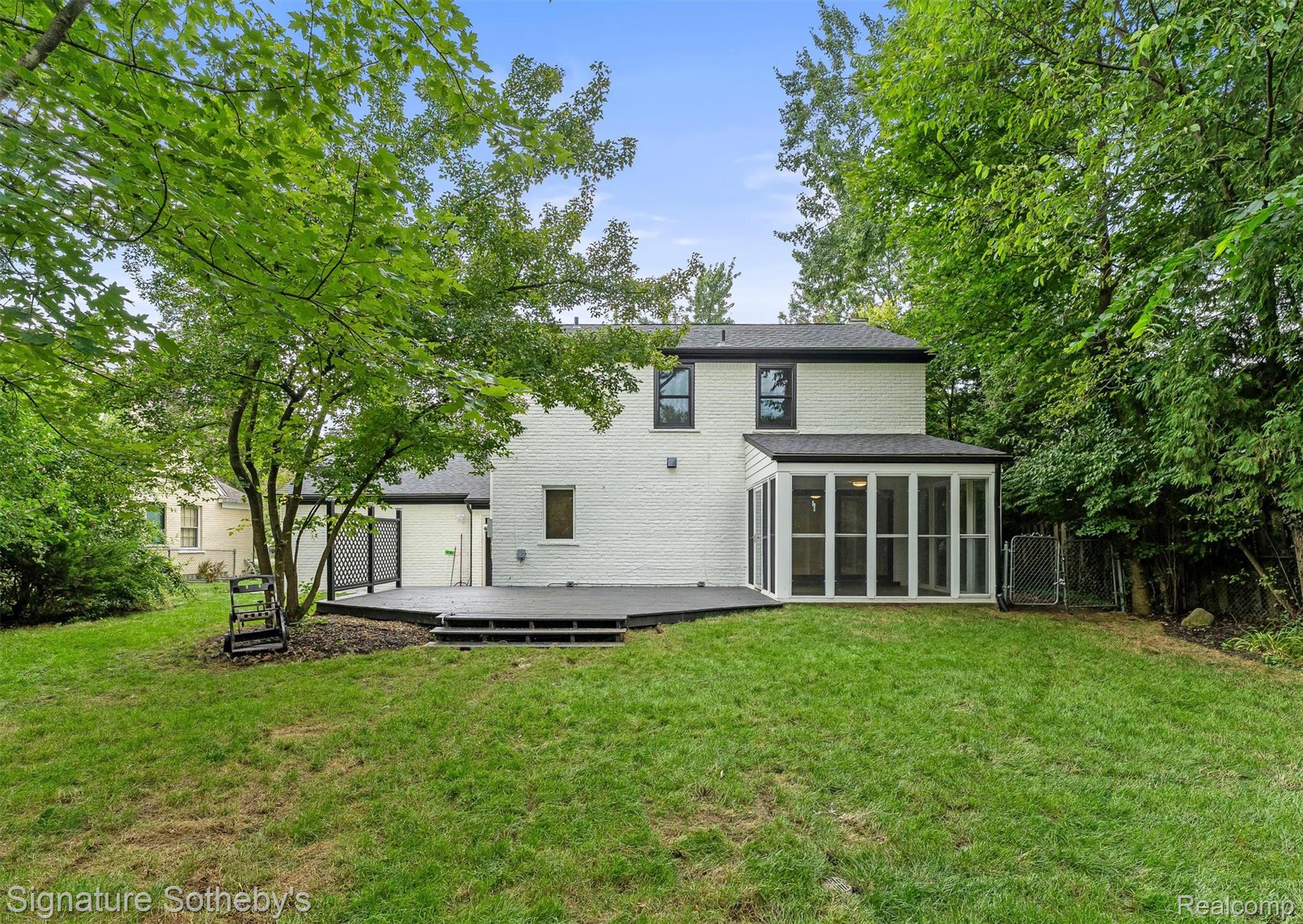 1054 Saxon Drive
