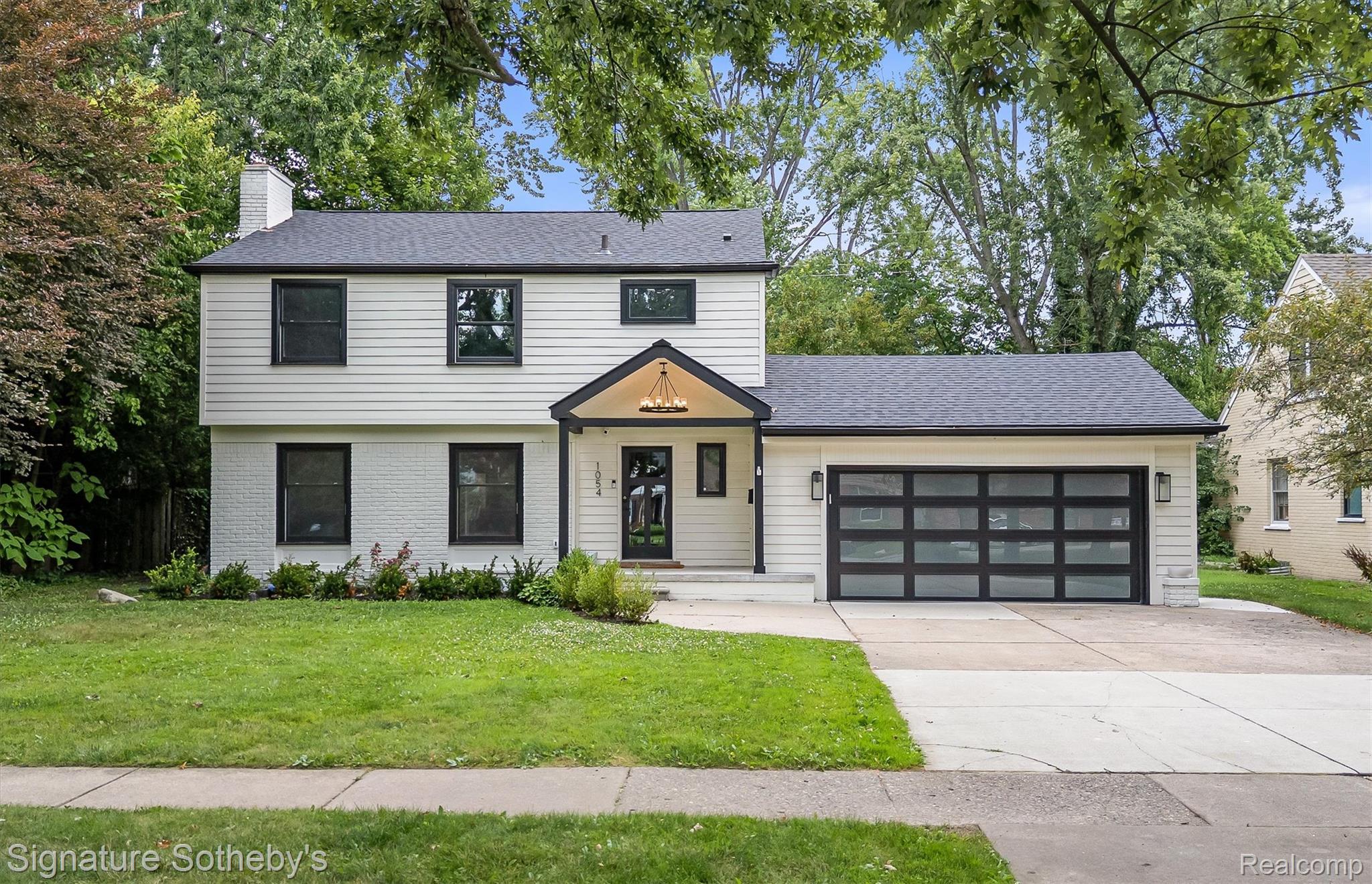 1054 Saxon Drive