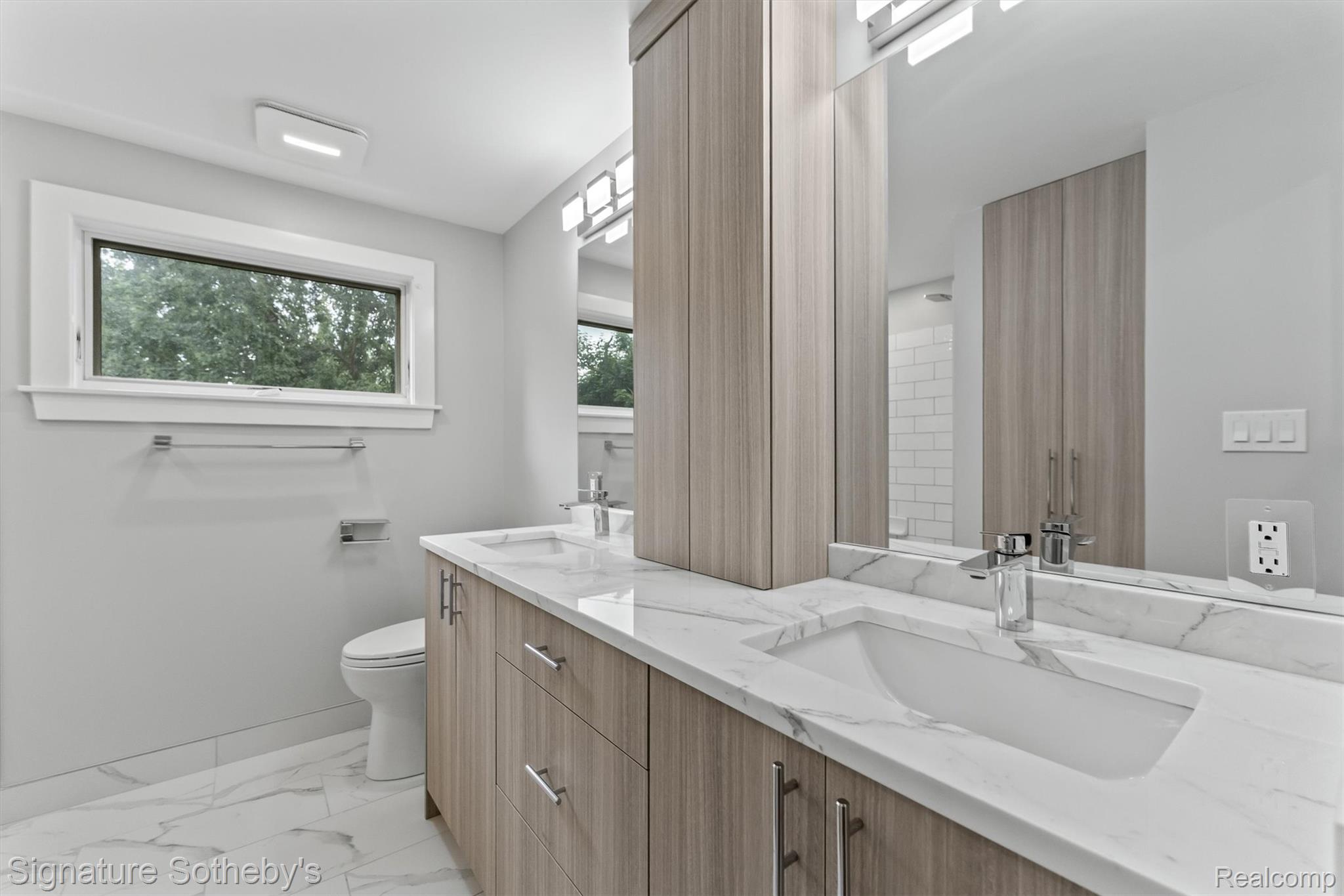 1054 Saxon Drive