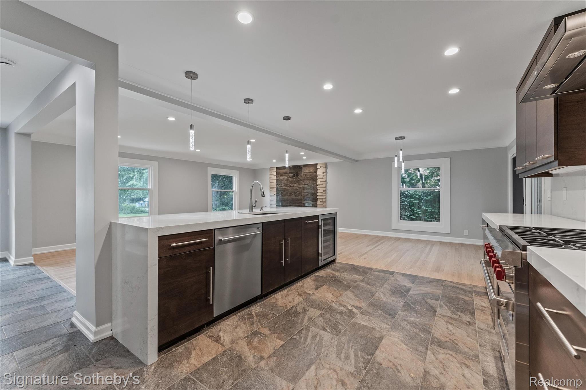 1054 Saxon Drive