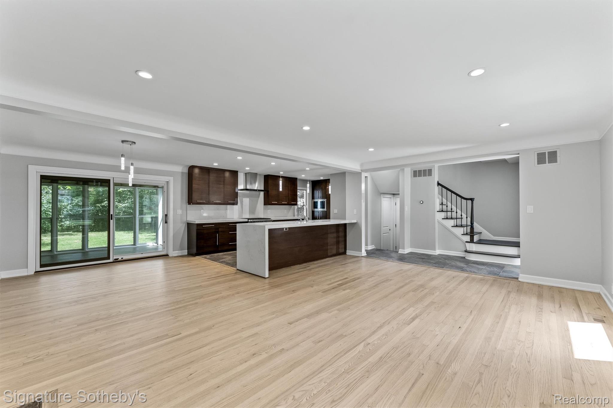 1054 Saxon Drive