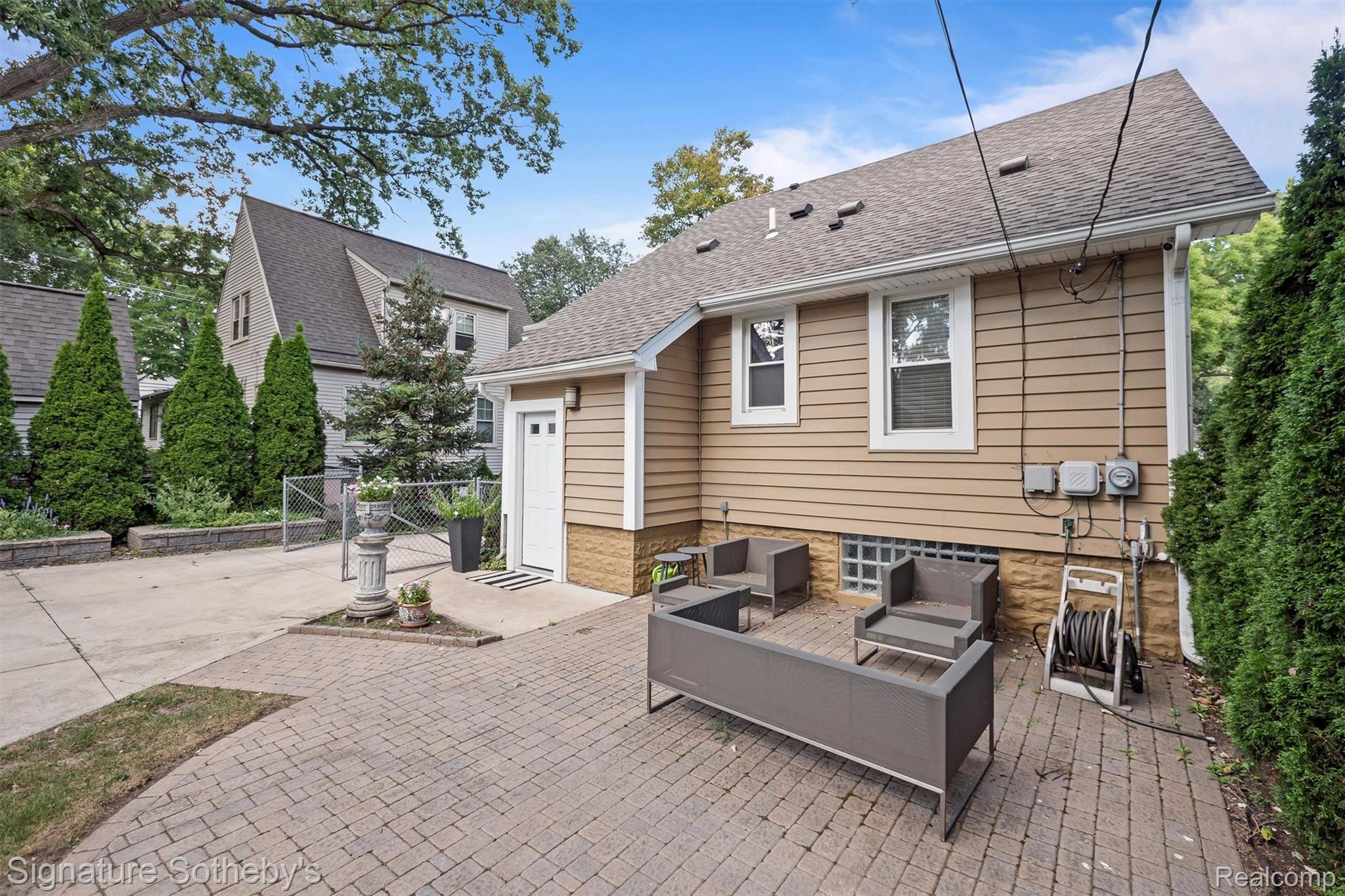 28 Maywood Avenue