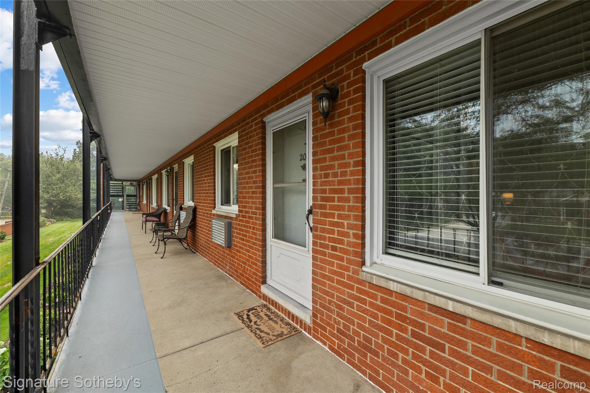 2820 WOODSLEE Drive Unit: 205