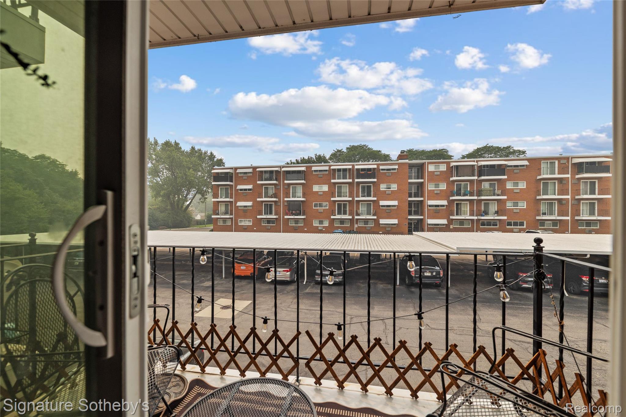 2820 WOODSLEE Drive Unit: 205