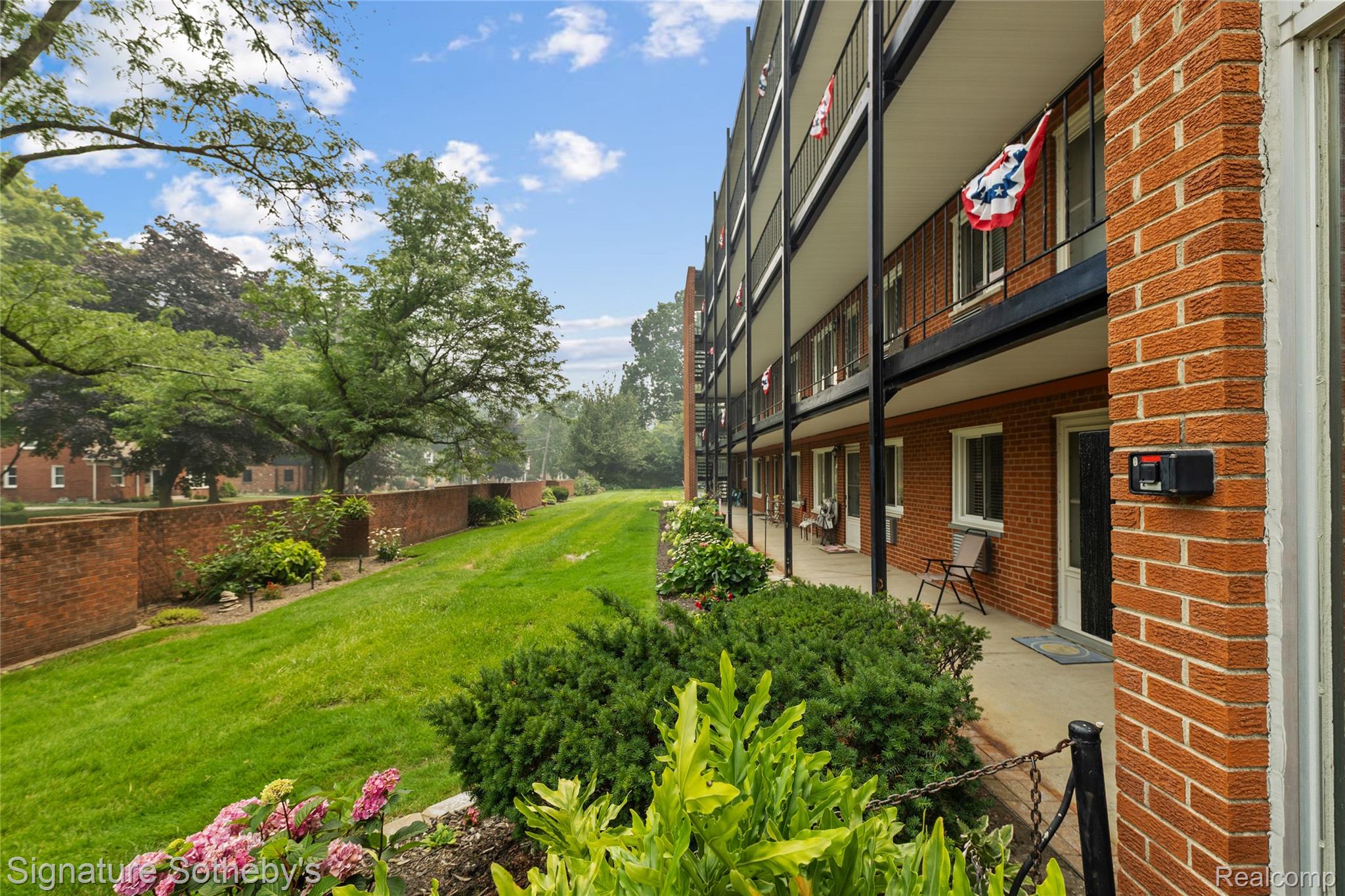 2820 WOODSLEE Drive Unit: 205