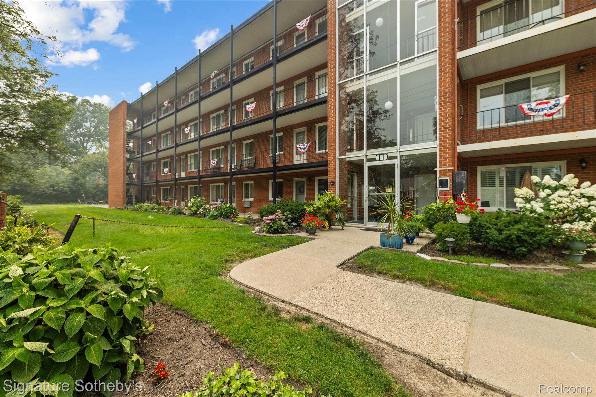 2820 WOODSLEE Drive Unit: 205