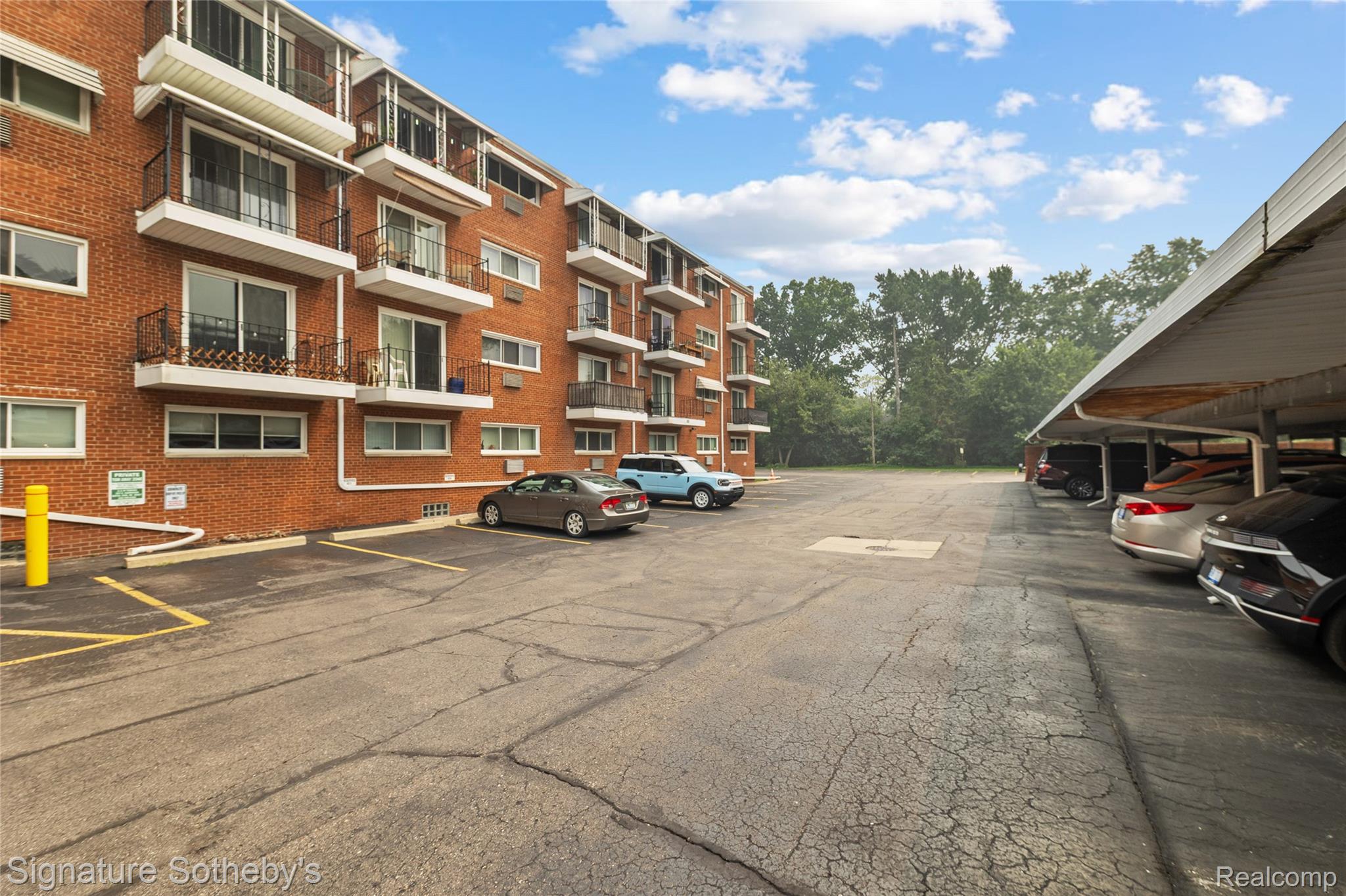 2820 WOODSLEE Drive Unit: 205