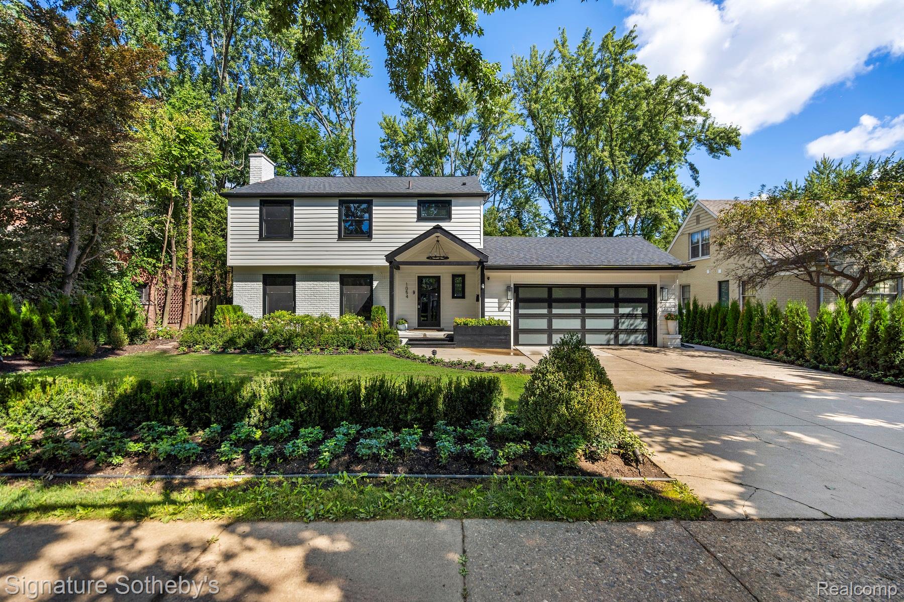 1054 Saxon Drive