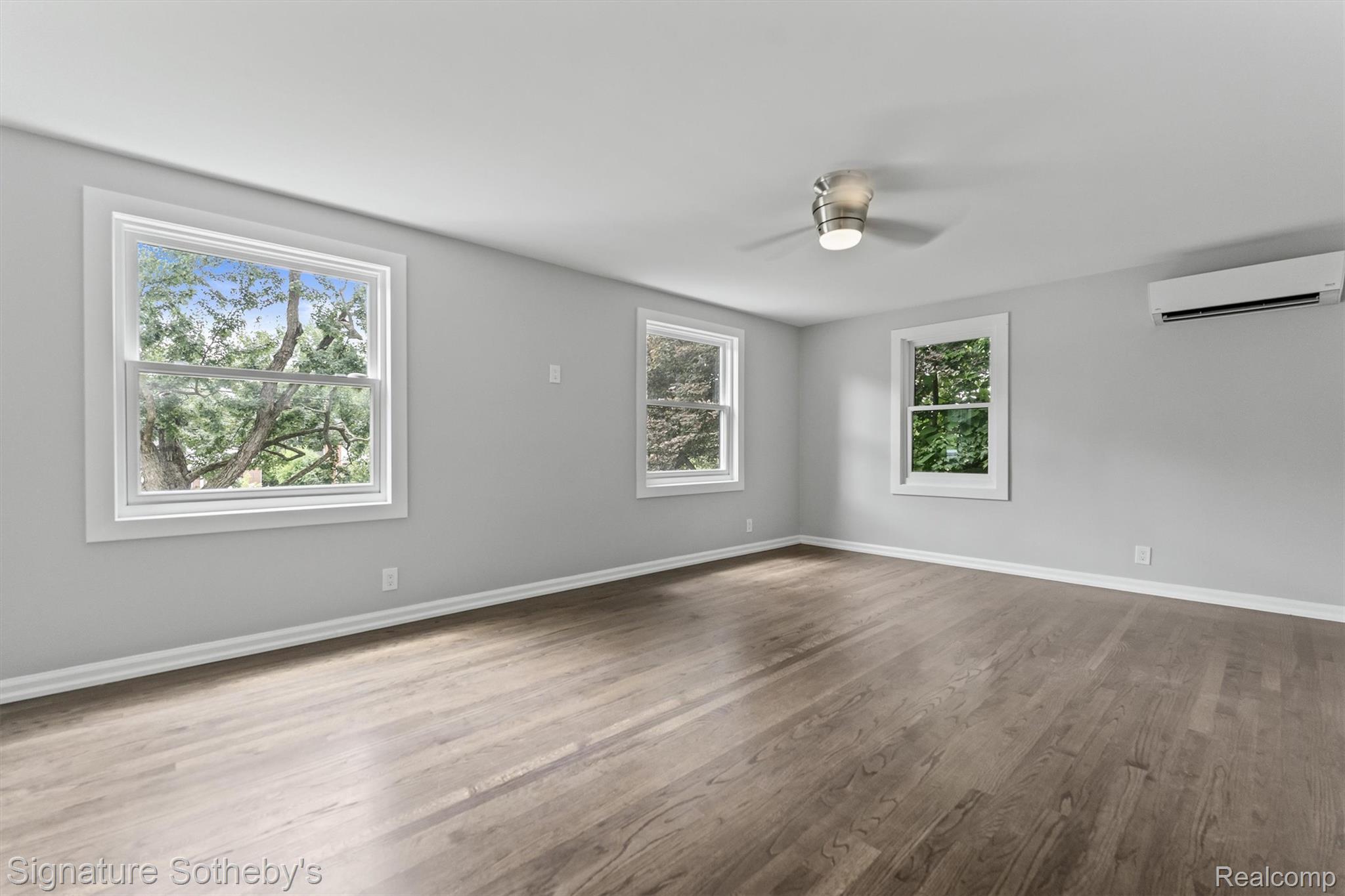 1054 Saxon Drive