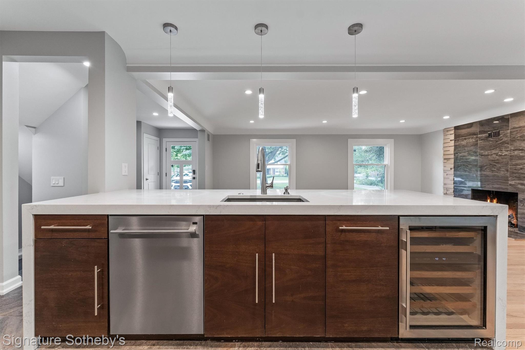1054 Saxon Drive