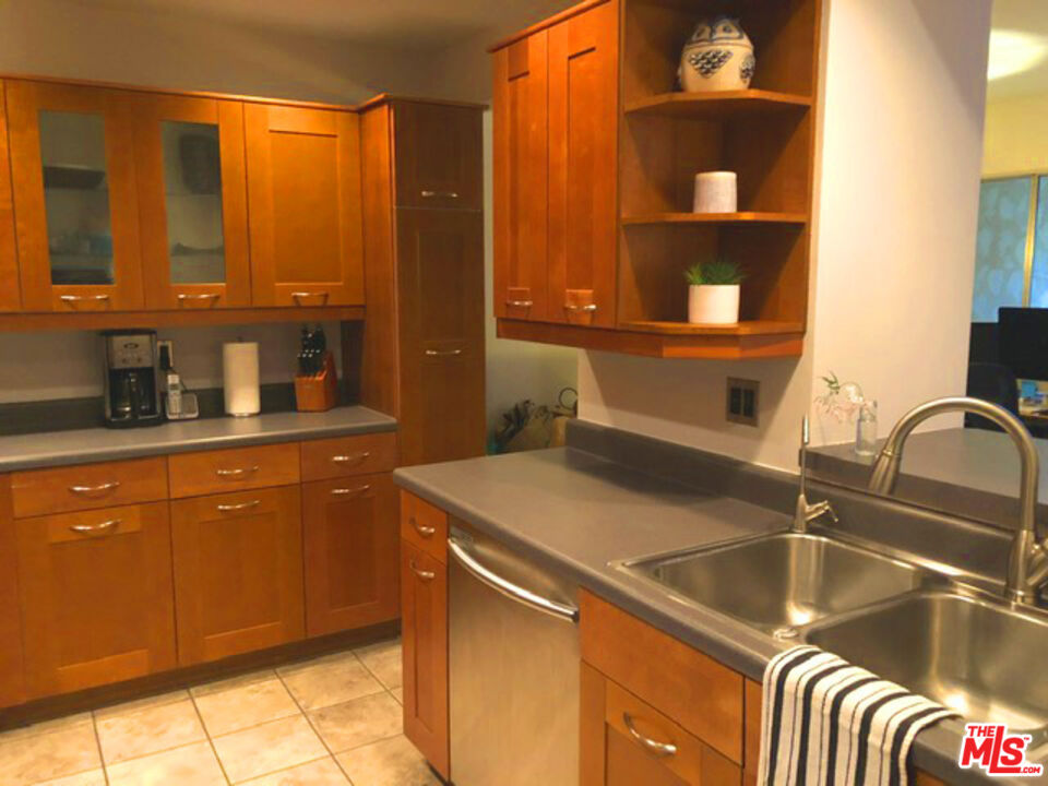 6250 BUCKINGHAM PKWY Unit: 103