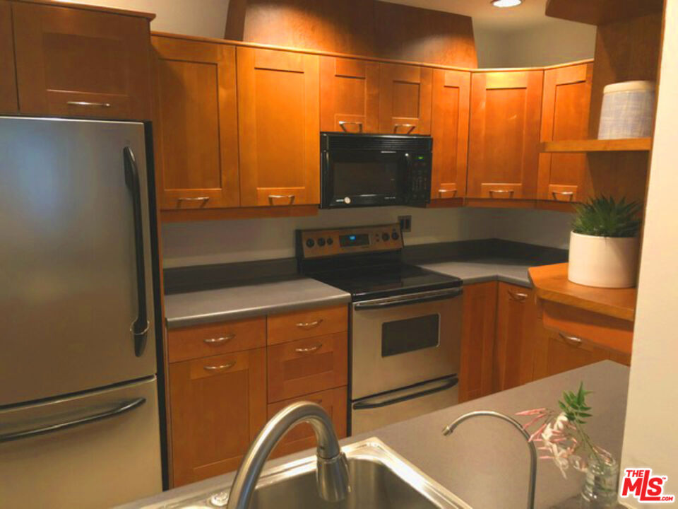 6250 BUCKINGHAM PKWY Unit: 103