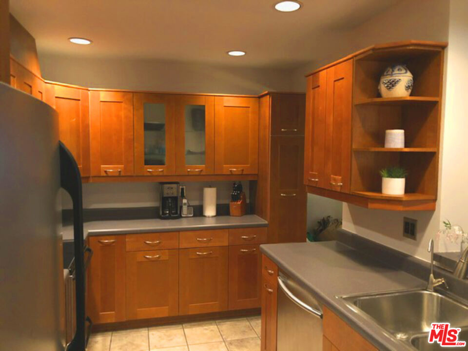 6250 BUCKINGHAM PKWY Unit: 103