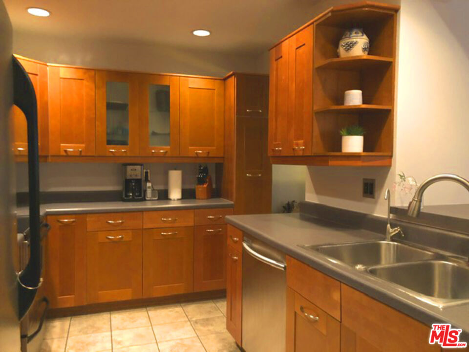 6250 BUCKINGHAM PKWY Unit: 103