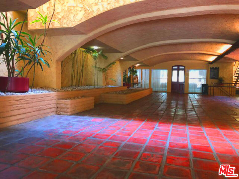 6250 BUCKINGHAM PKWY Unit: 103