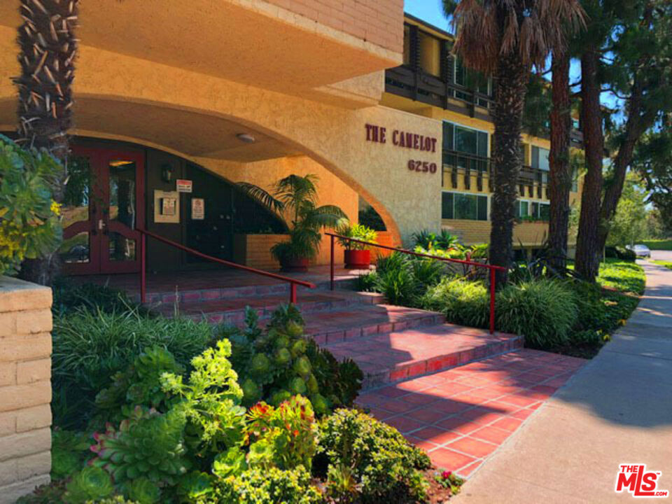 6250 BUCKINGHAM PKWY Unit: 103