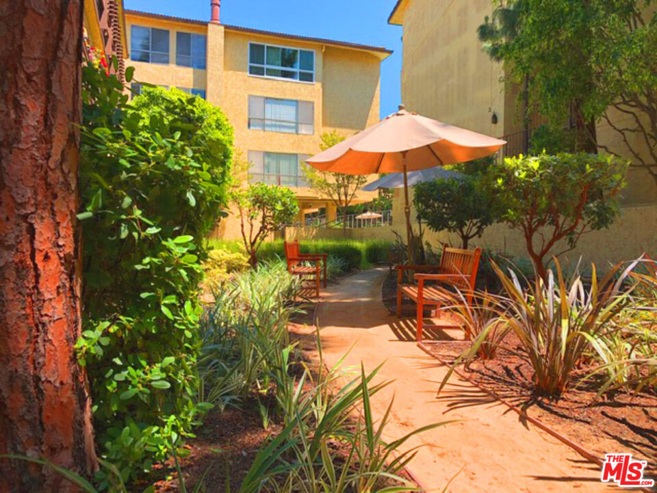 6250 BUCKINGHAM PKWY Unit: 103