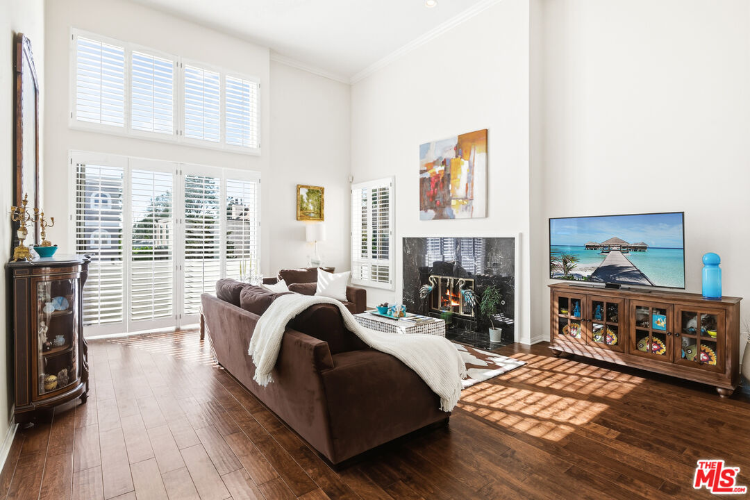 1164 Wellesley Ave Unit: 301