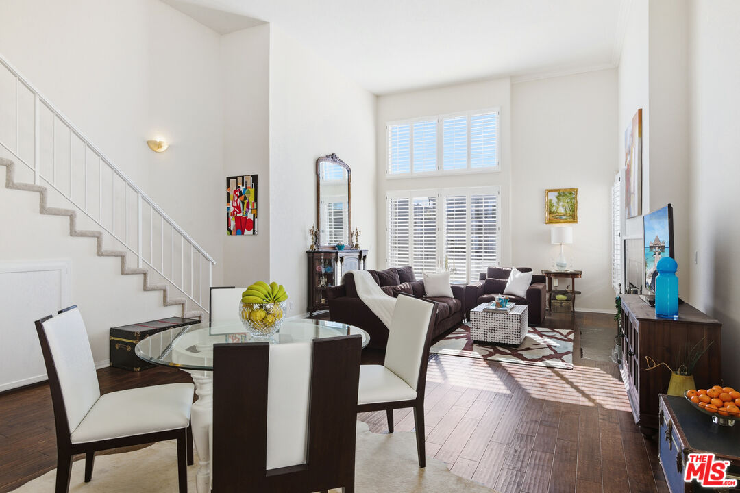 1164 Wellesley Ave Unit: 301