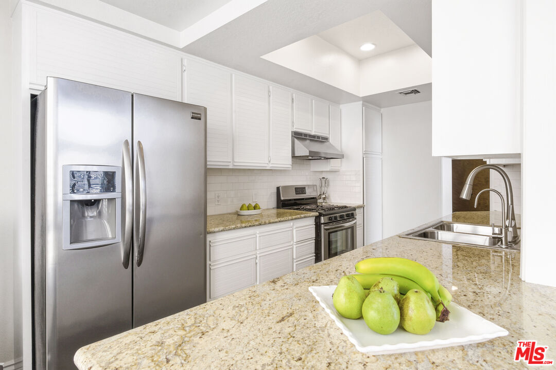 1164 Wellesley Ave Unit: 301