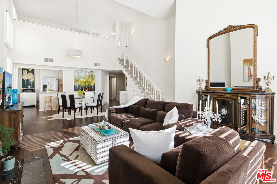 1164 Wellesley Ave Unit: 301