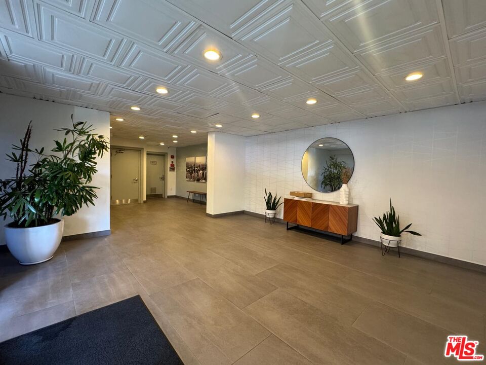 960 Larrabee St Unit: 126